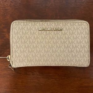 MK zip up wallet